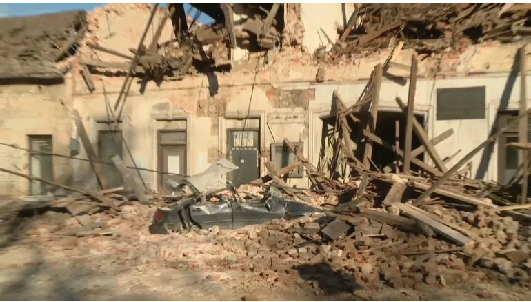Tërmet shkatërrues në Kroaci, ka të vdekur dhe të plagosur, gjysma e  Petrinjës e rrënuar - Insajderi