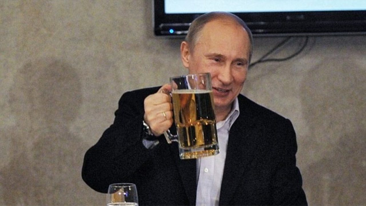 Владимир Путин с пивом