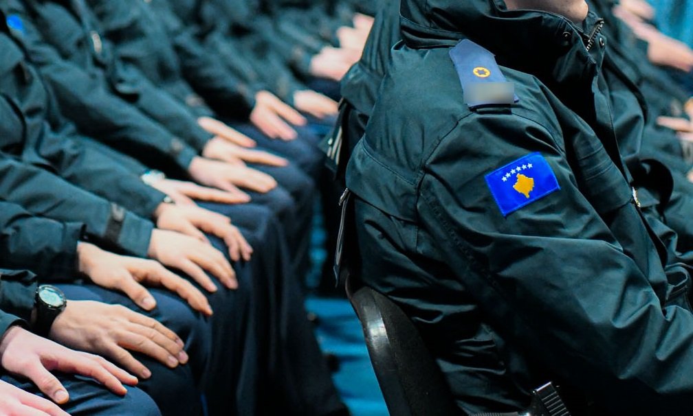 Ora dore për policët e pensionuar  Policia e Kosovës hap tender afro 100 mijë euro për rekuizita ceremoniale