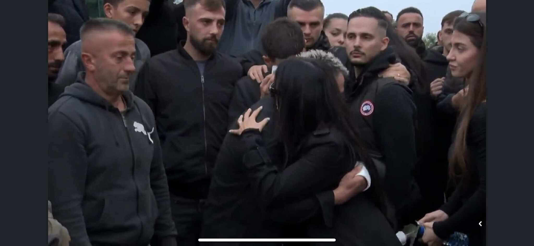 Xheneta merr pjesë në varrimin e Eldionit, vëllait të Gjestit/PAMJE - Insajderi - 552926399 2316741058743141 4626204255574153035 n